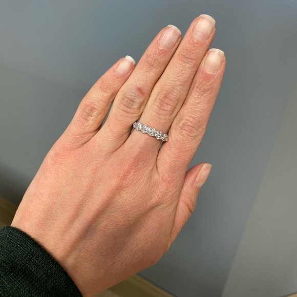 Gorgeous 1ctw Diamond Band - Picture 7 of 8